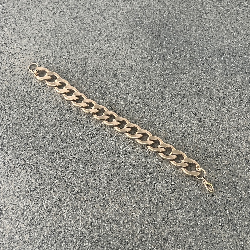 Elegant Gold Chain Bracelet
